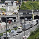 Le tunnel du Gubrist a dû être fermé en direction de l'Est à cause de la rupture d'une conduite d'eau (archives). KEYSTONE/WALTER BIERI